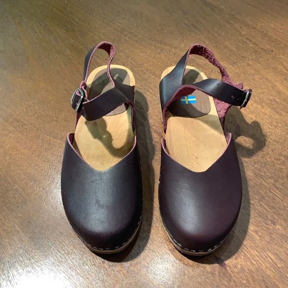 Closed toe Clogs - Picture 2 of 3